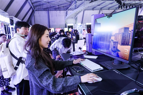 ROG召開2025新品發(fā)布會 兩款新品電競顯示器榮耀登場！(圖6)